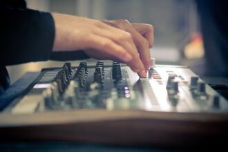 SampleRadar free hardware drum machine samples