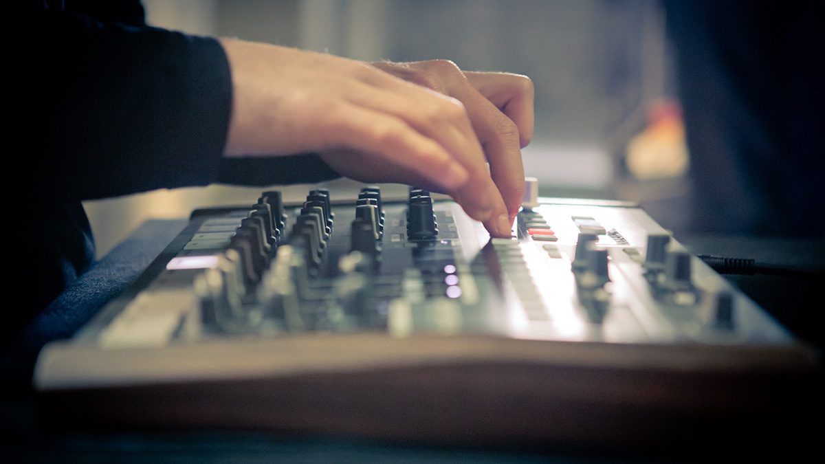 SampleRadar free hardware drum machine samples