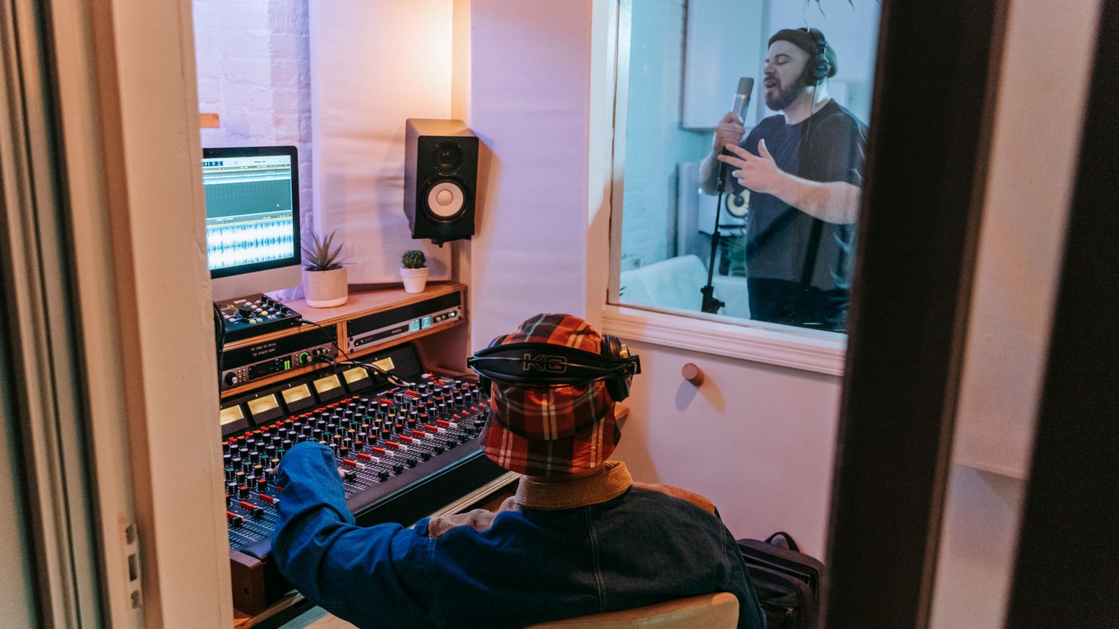 Session Musicians Want a Share of Warner and Universal's AI Money