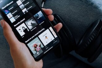 Spotify Playlist Notes streaming feature on smartphone