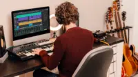 Waveform Free 14 DAW running in a home music production studio