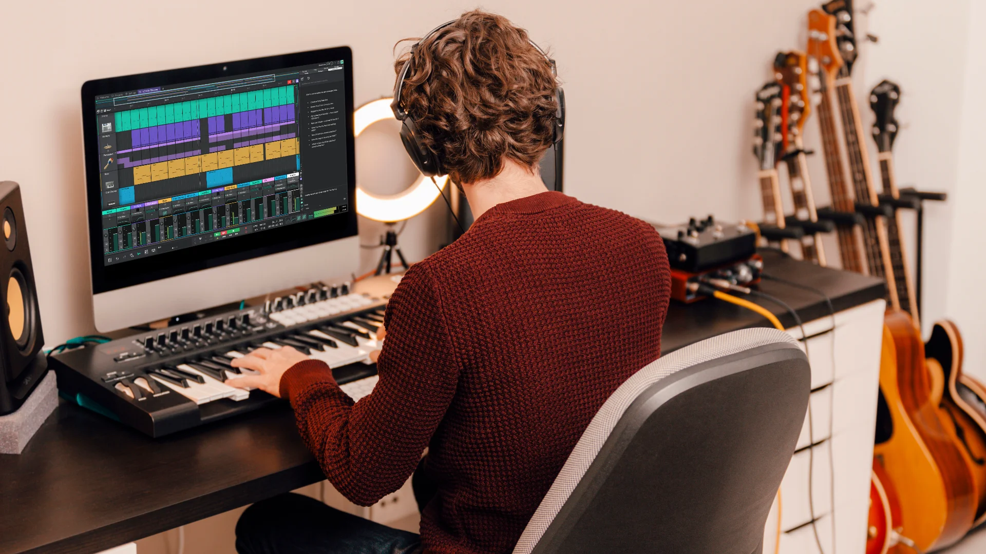 Waveform Free 14 DAW running in a home music production studio